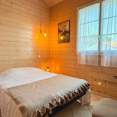 Avec Piscine A Deux Pas Des Pistes Cyclables Villa *