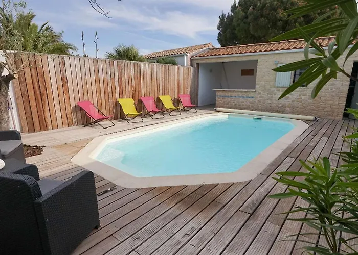 Avec Piscine A Deux Pas Des Pistes Cyclables Villa *