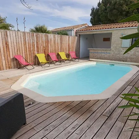 Avec Piscine à Deux Pas Des Pistes Cyclables Villa *