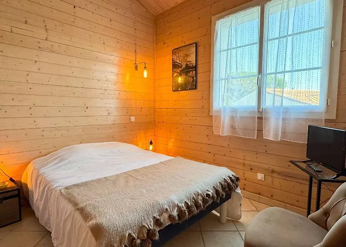 Avec Piscine A Deux Pas Des Pistes Cyclables 别墅 *