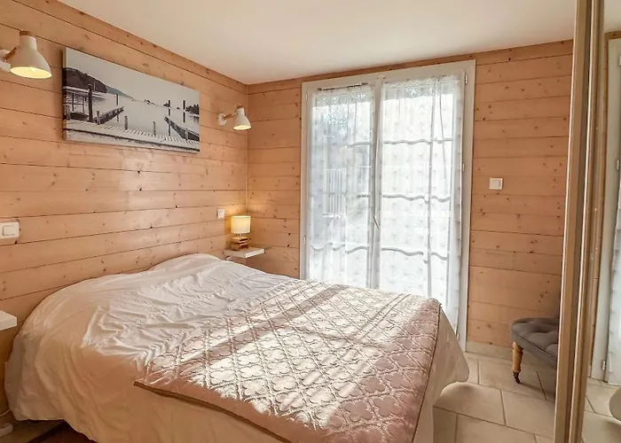 Avec Piscine A Deux Pas Des Pistes Cyclables *